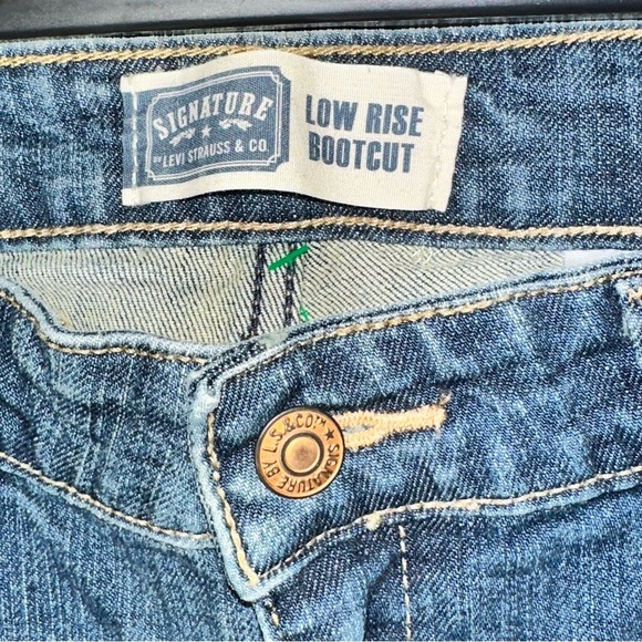 Levi Strauss Signature Low Rise Misses in Size 6 - Picture 2 of 8